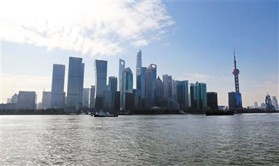 上海浦东陆家嘴金融贸易区。
