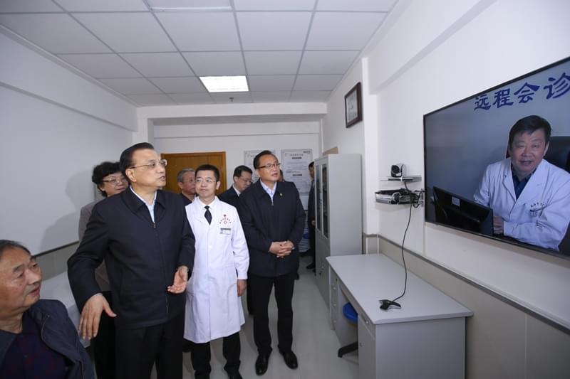 李克强：在转型升级中巩固经济社会发展向好势头